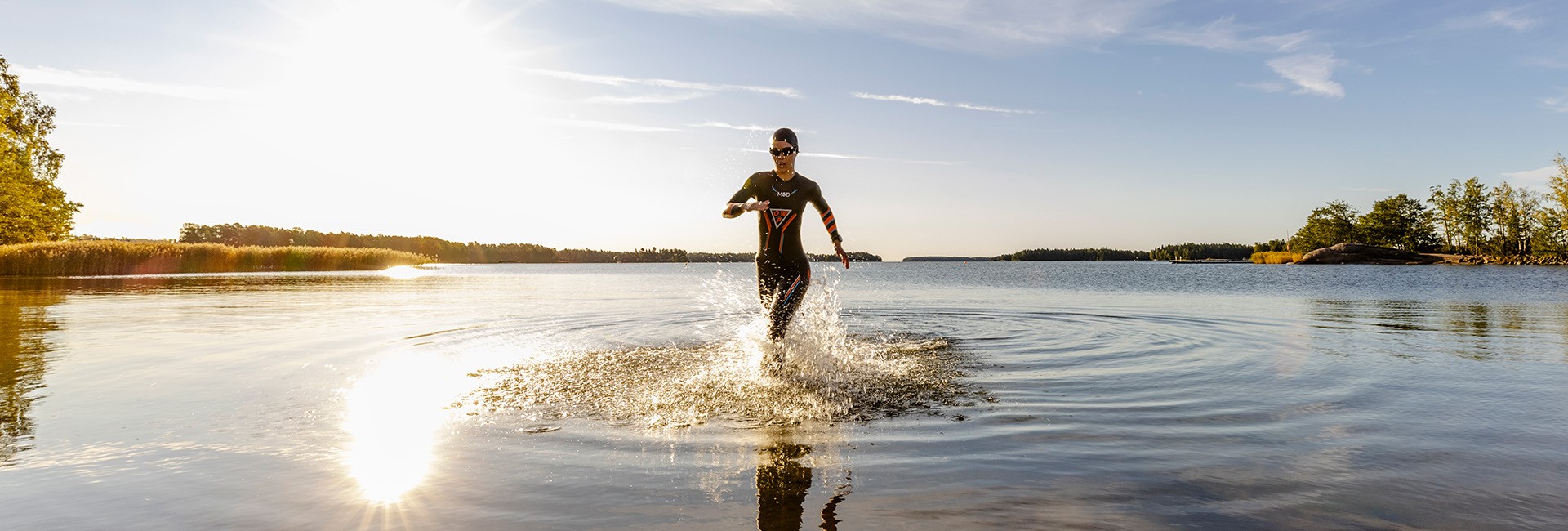 Sportler*in im Neoprenanzug / gutes Alternativtraining