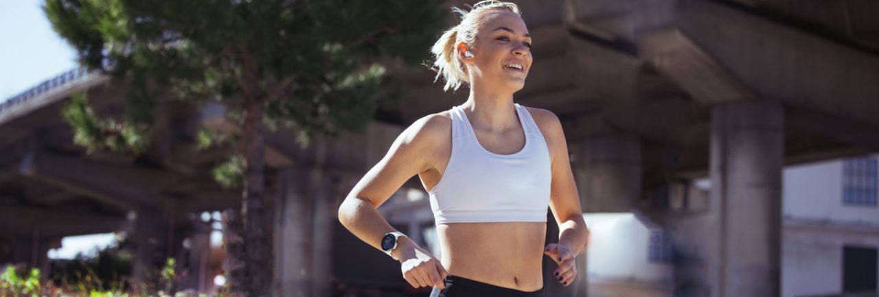 Sportlerin beim Laufen - Lauftraining