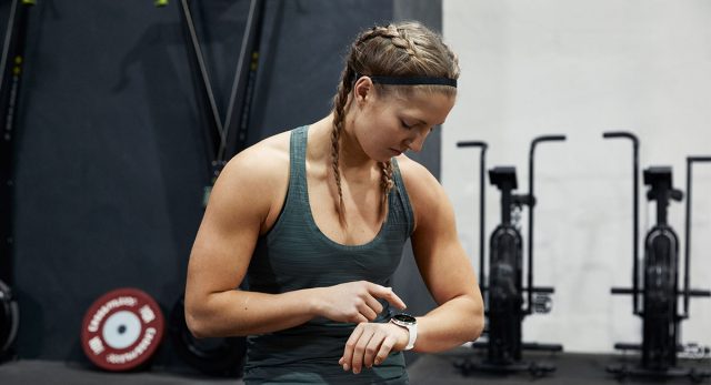 Exerciser checking sleep data 