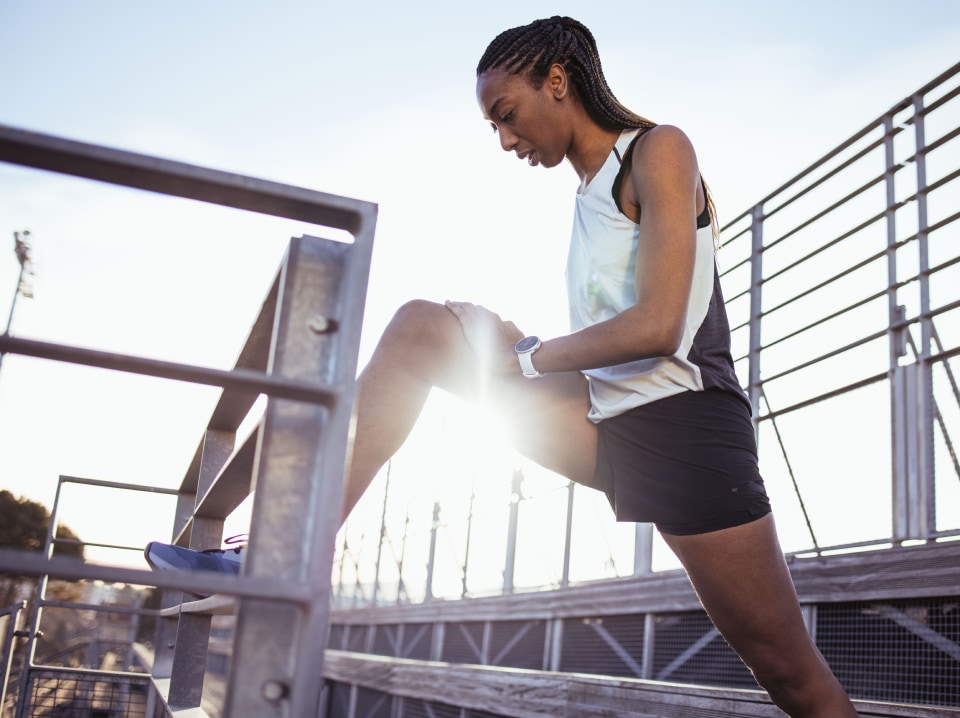 Femme qui fait de la course à pied 